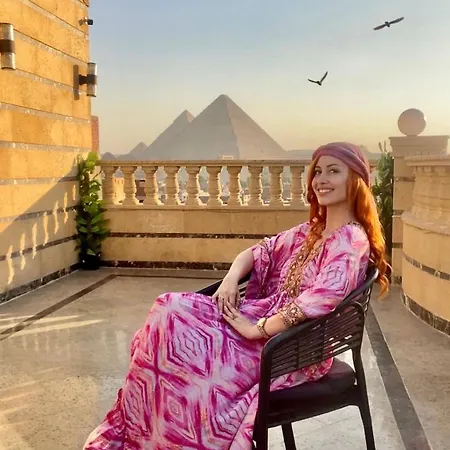 Crowne Pyramids View Inn